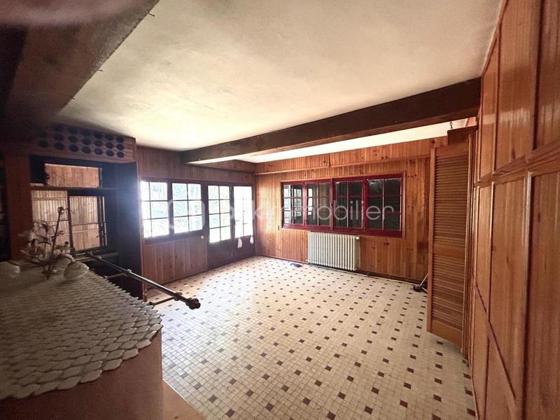 Demeure - 235 m² - 10 pièces