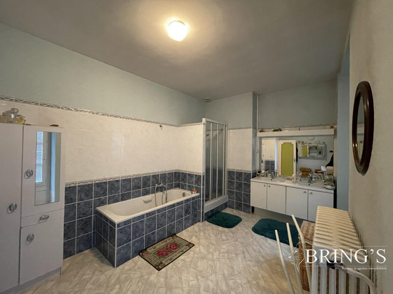 Maison - 196 m² - 6 pièces