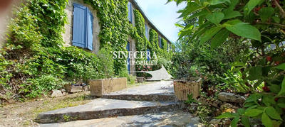 Maison - 240 m² - 7 pièces