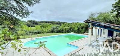 Maison - 310 m² - 9 pièces