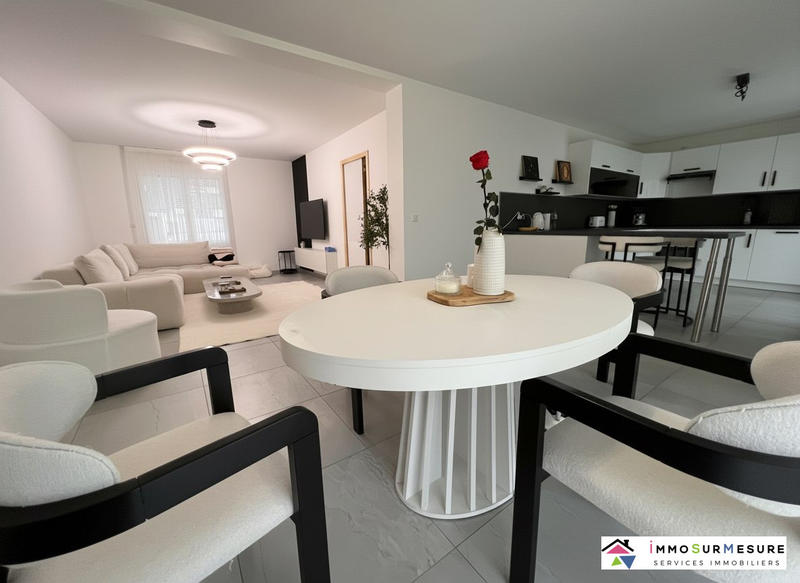 Maison traditionnelle - 95 m² - 5 pièces