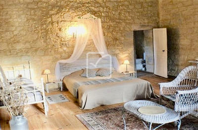 Maison - 1 100 m² - 20 pièces