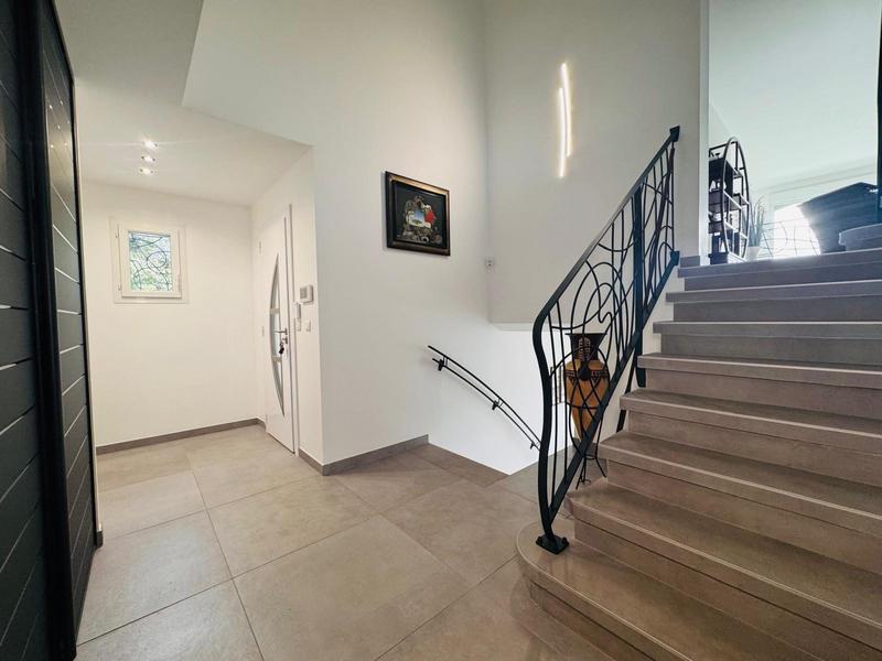 Maison - 203 m² - 6 pièces