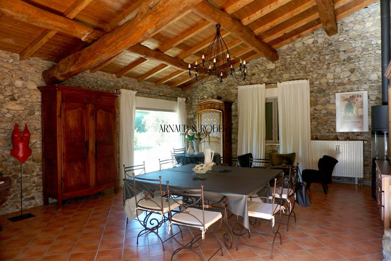 Mas - 519 m² - 12 pièces