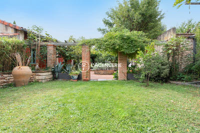 Maison - 260 m² - 8 pièces