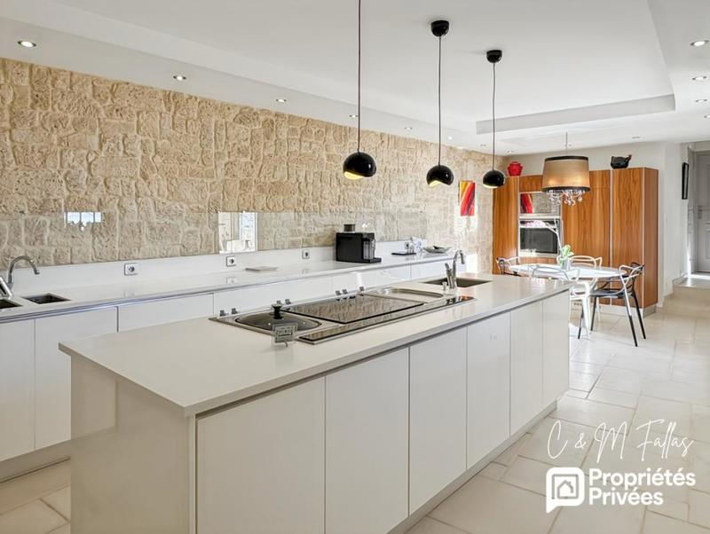 Demeure - 300 m² - 10 pièces