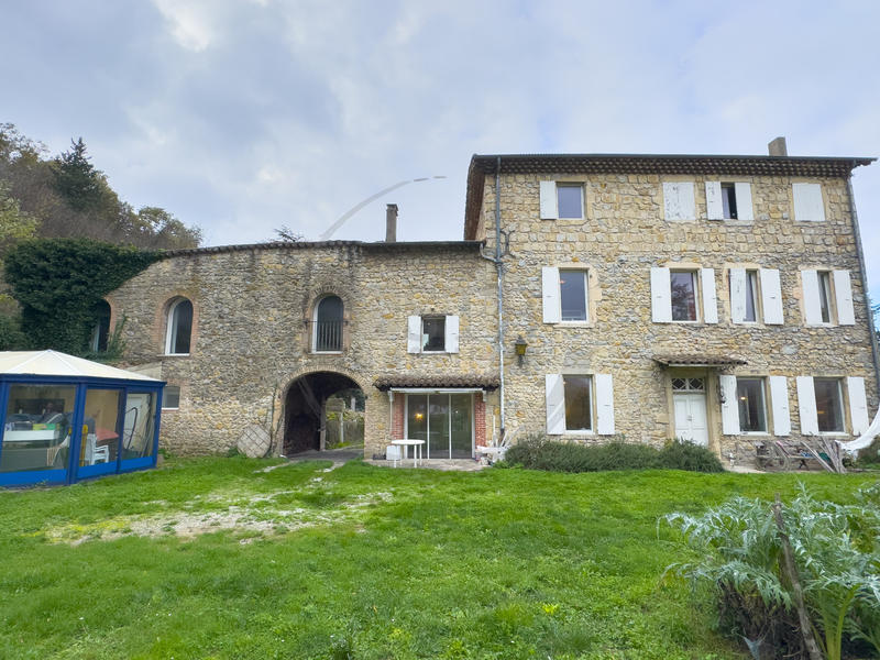 Propriété - 370 m² - 15 pièces