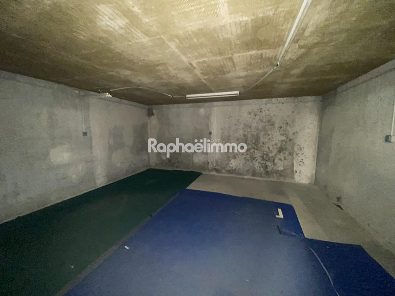 Parking / Garage - 30 m²