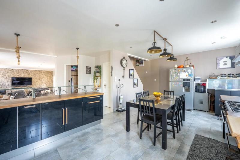 Maison - 167 m² - 7 pièces