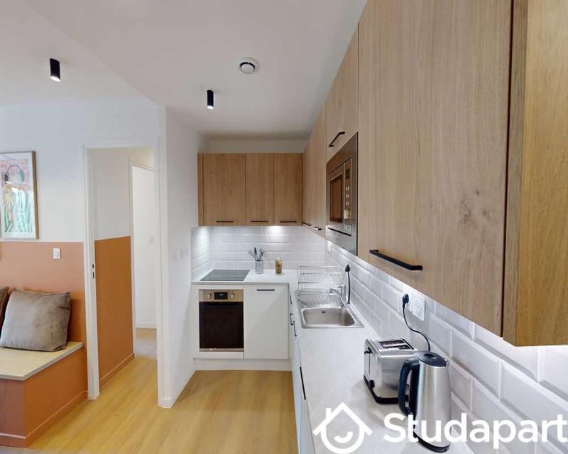 Chambre - 180 m² - 1 pièce