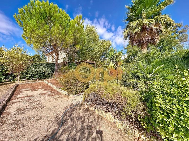 Maison - 99 m² - 5 pièces