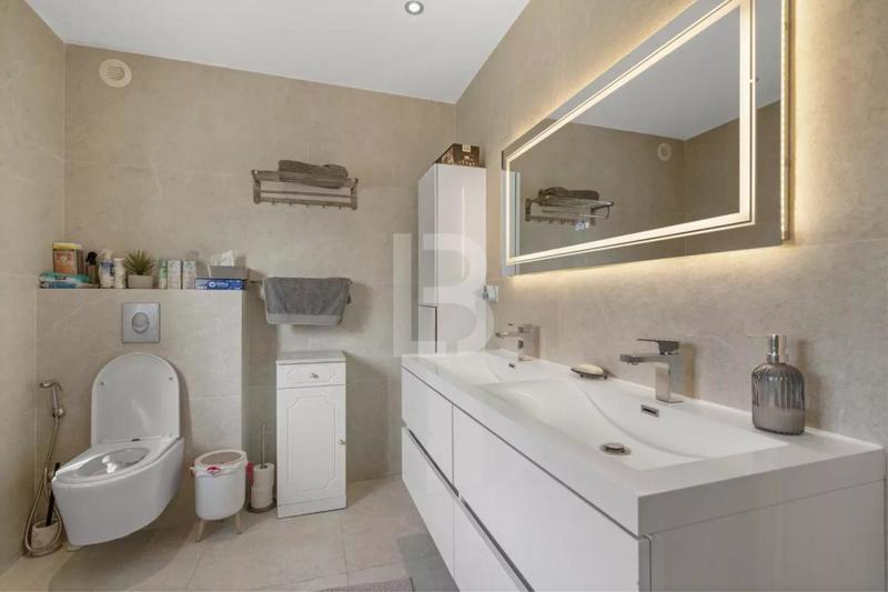 Propriété - 315 m² - 8 pièces