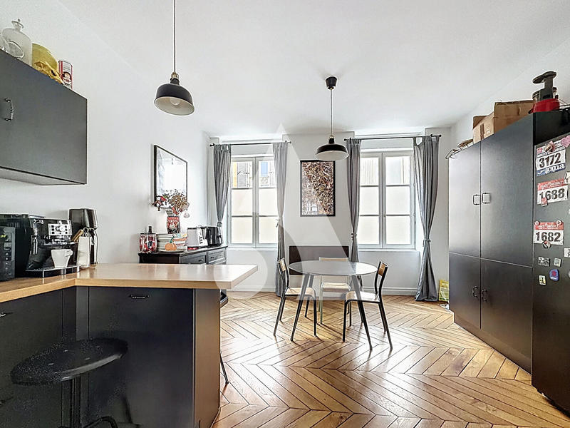 Appartement - 250 m² - 10 pièces