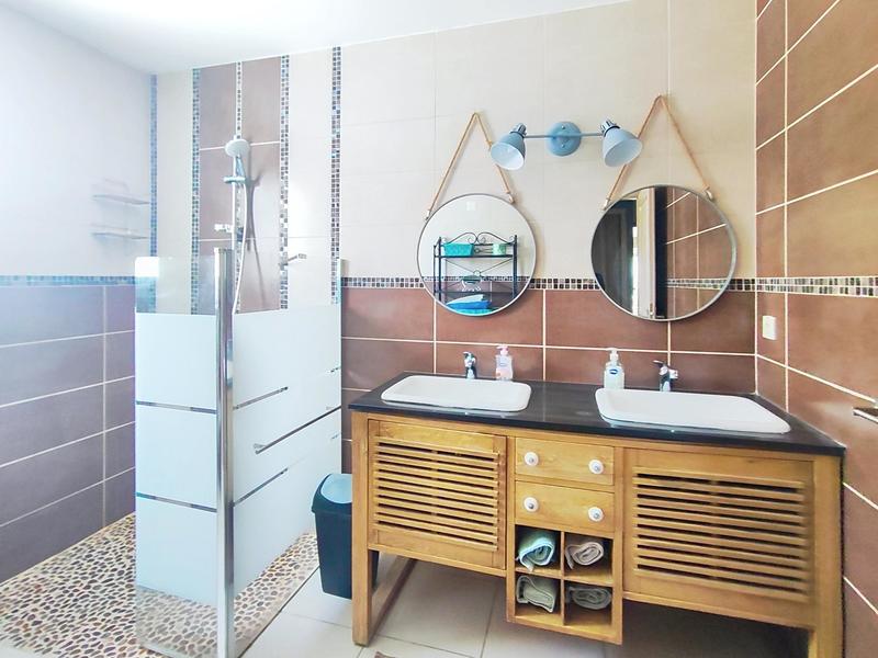 Maison - 228 m² - 9 pièces