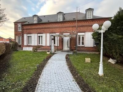 Maison - 252 m² - 13 pièces