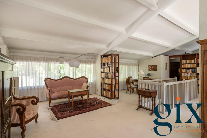 Maison - 286 m² - 8 pièces