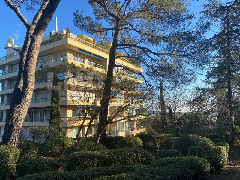 Appartement - 93 m² - 4 pièces