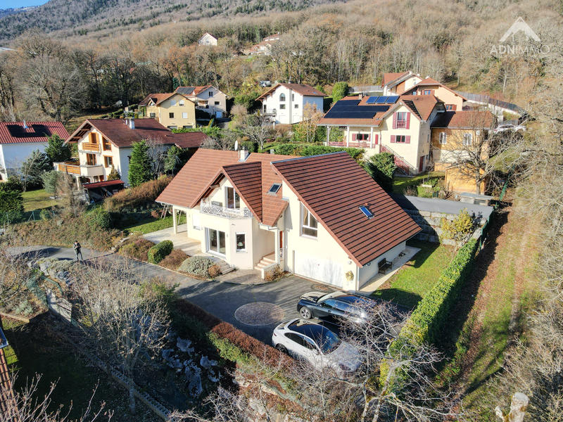 Maison - 205 m² - 6 pièces