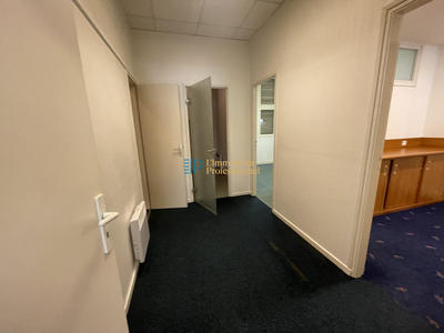 Local commercial - 102 m² - 6 pièces