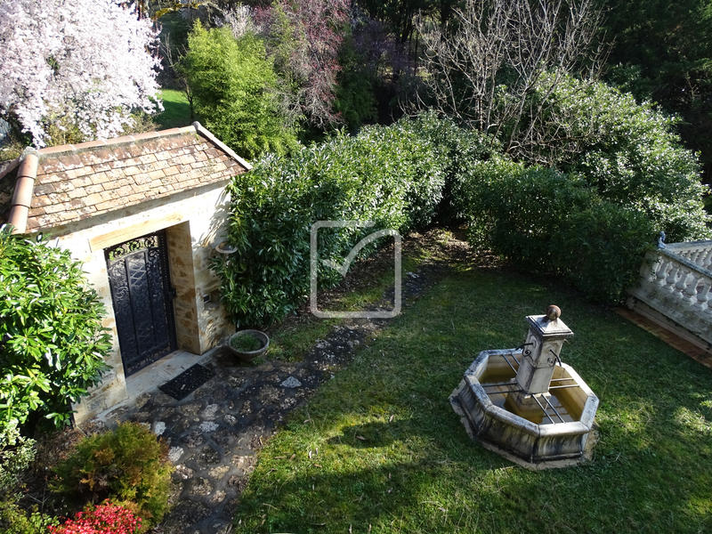 Maison - 233 m² - 8 pièces