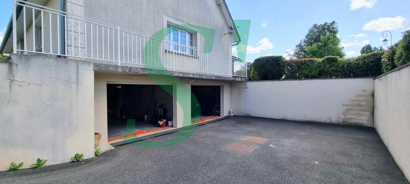 Maison - 232 m² - 8 pièces