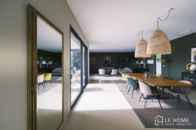 Maison - 240 m² - 6 pièces