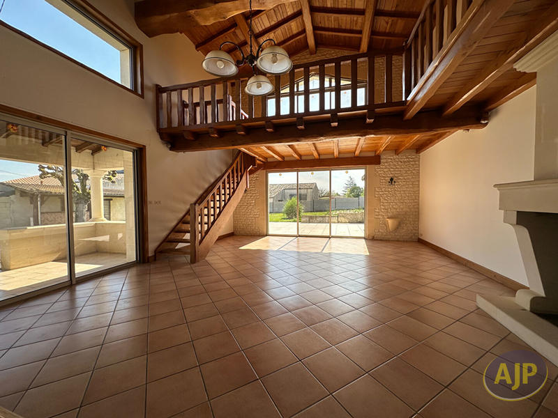 Maison - 200 m² - 7 pièces