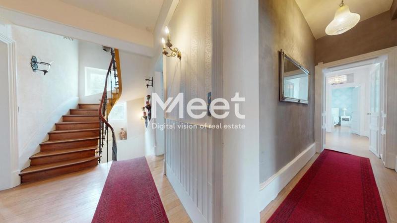 Propriété - 425 m² - 9 pièces