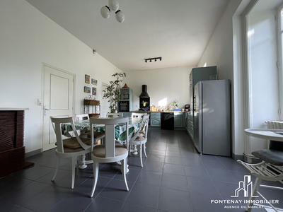 Maison - 299 m² - 9 pièces