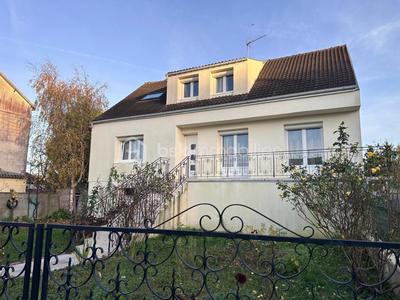 Maison de ville - 146 m² - 7 pièces