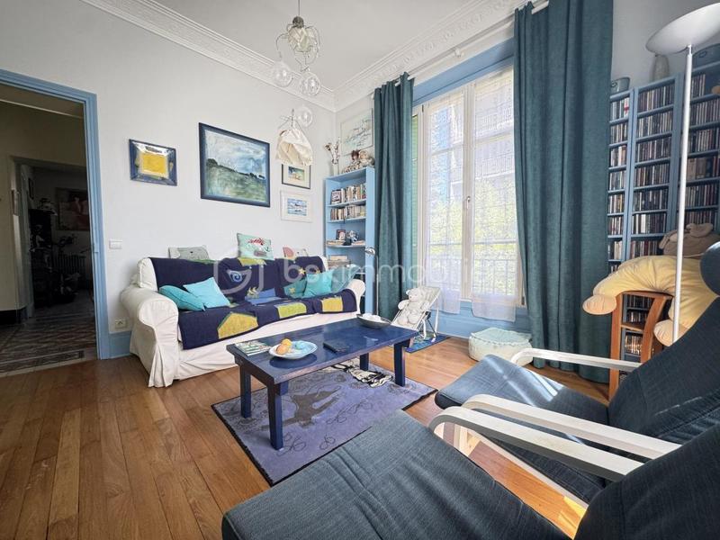 Maison - 225 m² - 12 pièces