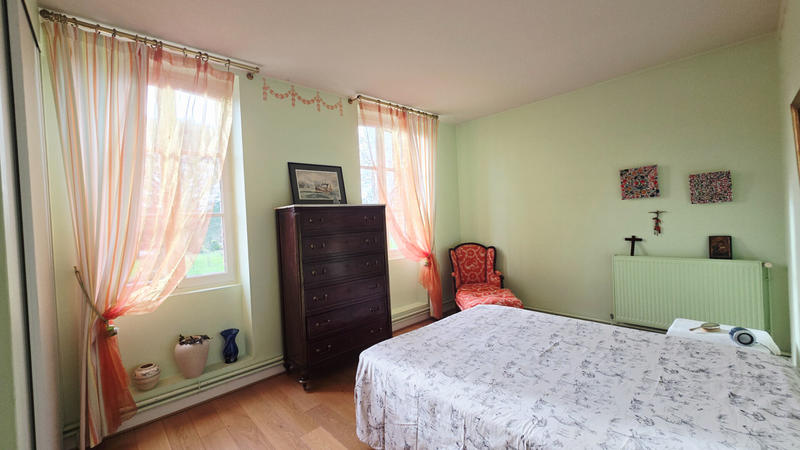 Maison - 240 m² - 9 pièces