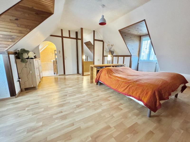 Maison - 204 m² - 6 pièces