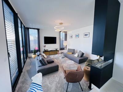 Maison - 201 m² - 8 pièces