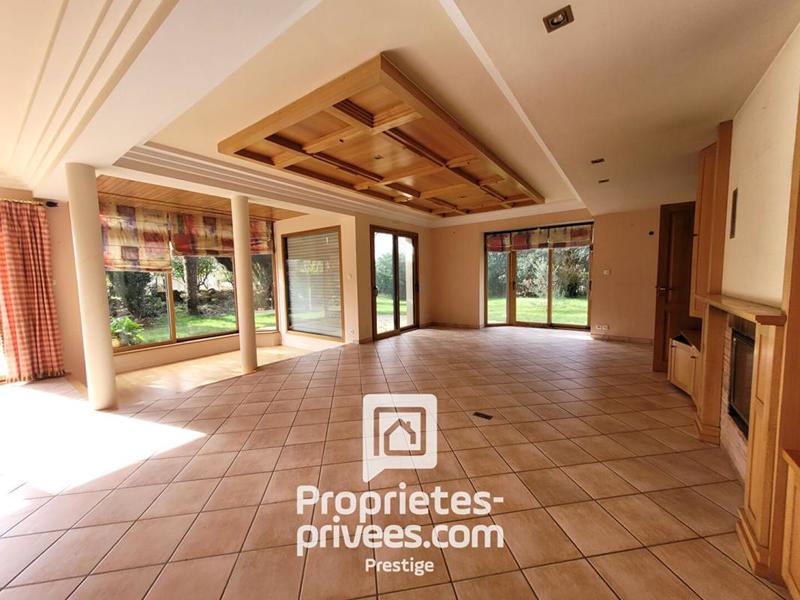 Demeure - 215 m² - 7 pièces