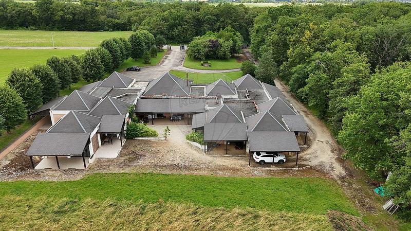 Propriété - 660 m² - 15 pièces