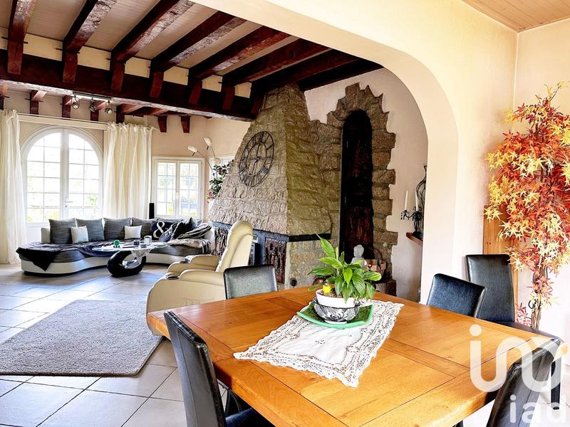 Maison - 220 m² - 6 pièces