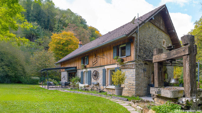 Maison - 250 m² - 6 pièces