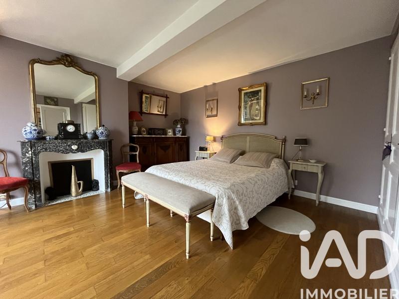 Maison - 227 m² - 7 pièces