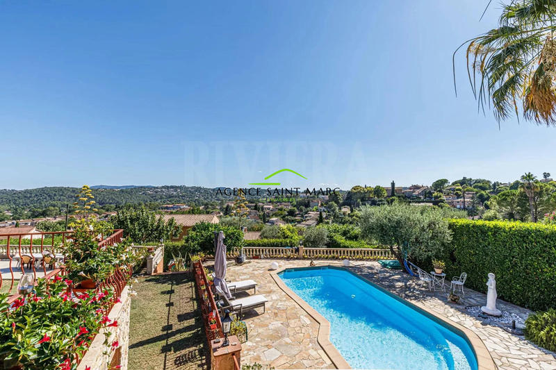 Maison - 298 m² - 9 pièces