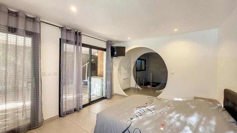 Immeuble - 157 m² - 7 pièces