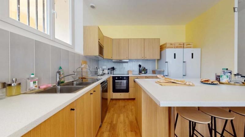 Chambre - 11 m² - 15 pièces