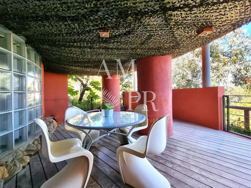 Villa - 301 m² - 8 pièces