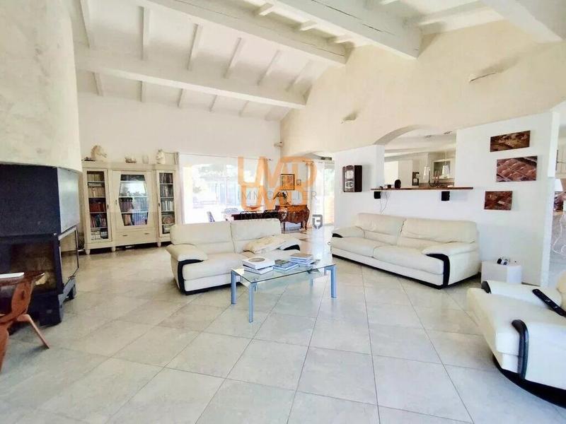 Propriété - 320 m² - 10 pièces