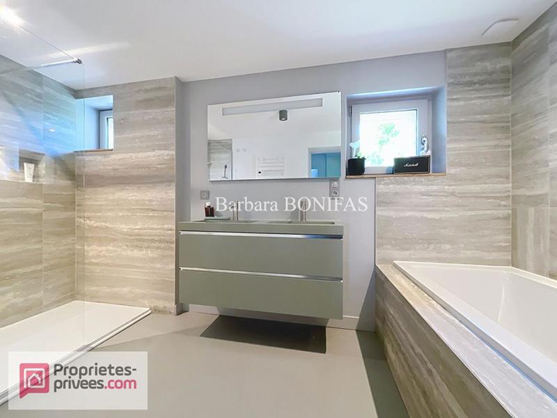 Maison - 202 m² - 6 pièces