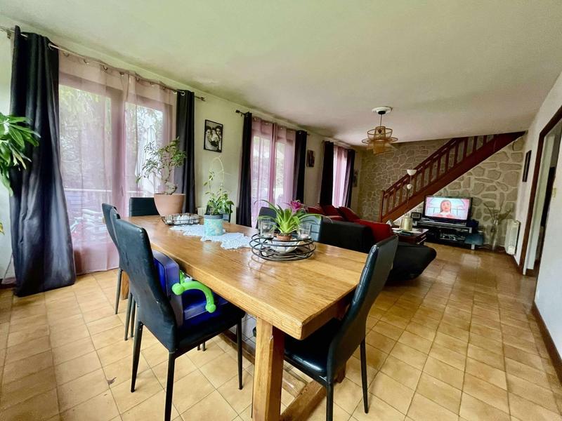 Maison - 99 m² - 6 pièces