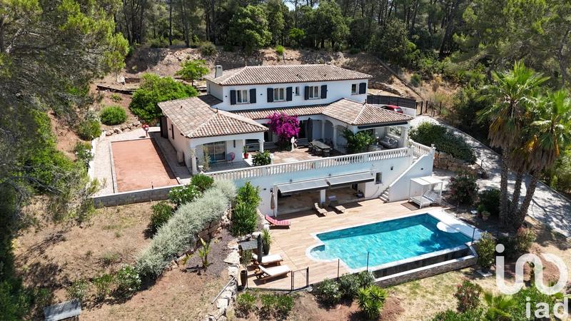 Maison - 225 m² - 7 pièces