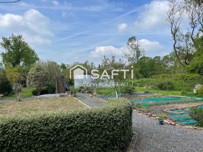 Maison - 225 m² - 15 pièces