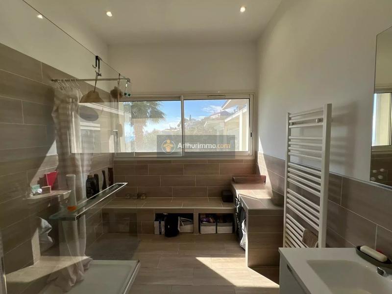 Maison - 185 m² - 6 pièces