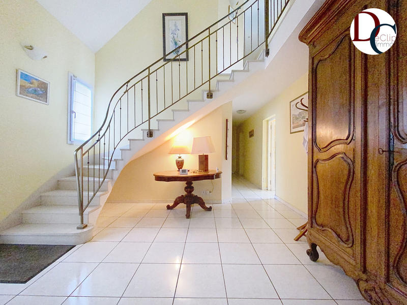 Maison - 242 m² - 8 pièces